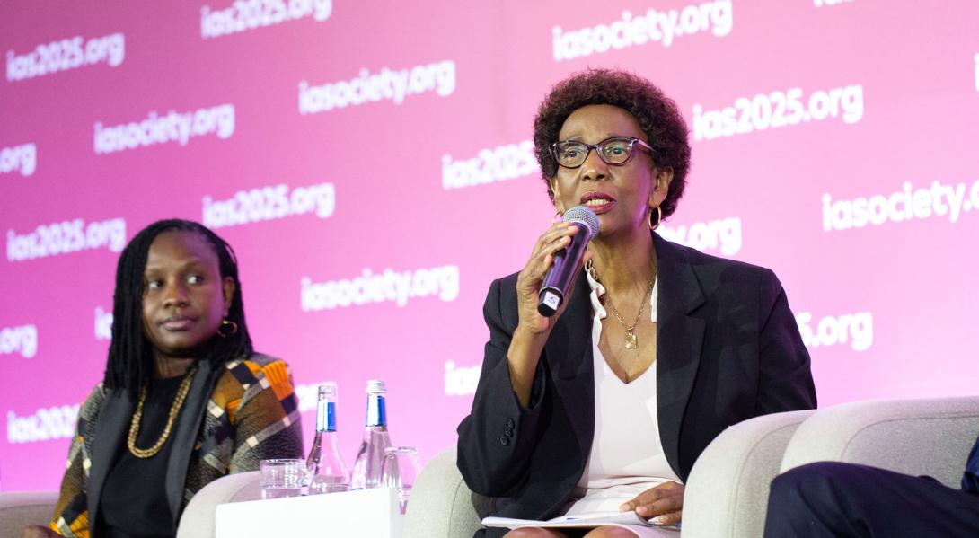 alternative text
